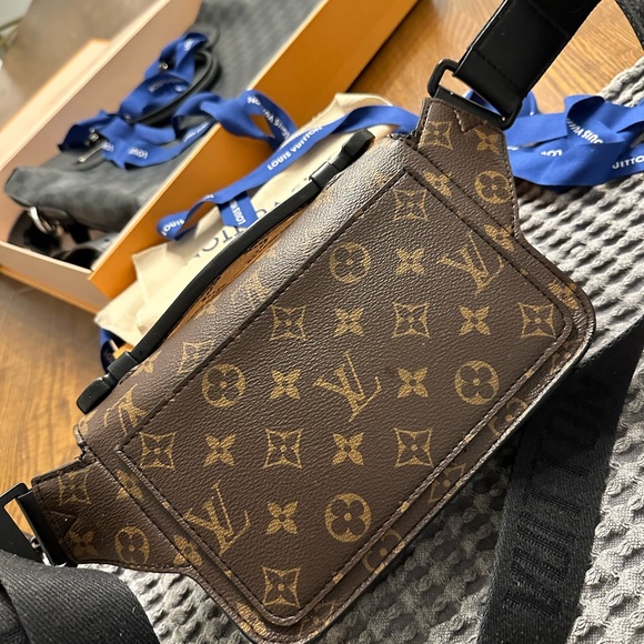 Louis Vuitton sling bag - Picture 3 of 7